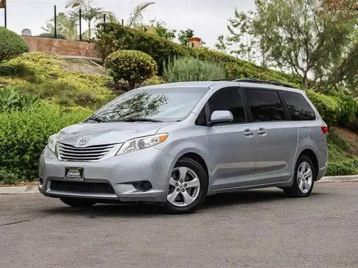 2016 Toyota Sienna LE FWD photo
