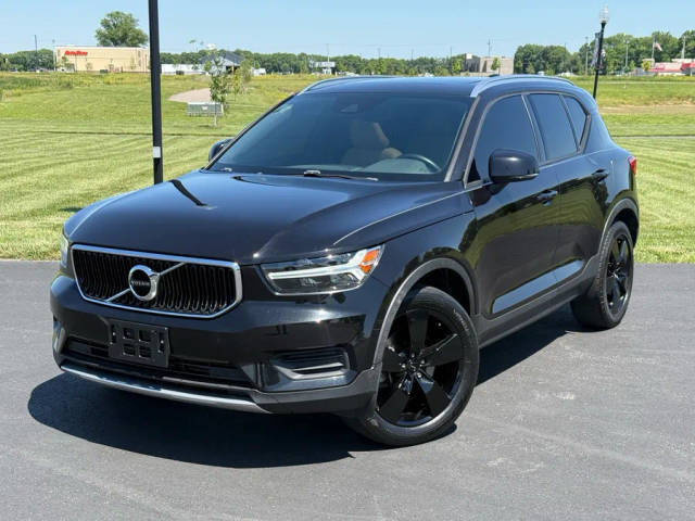 2019 Volvo XC40 Momentum AWD photo