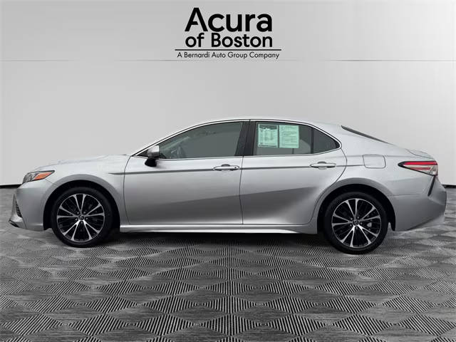 2018 Toyota Camry SE FWD photo