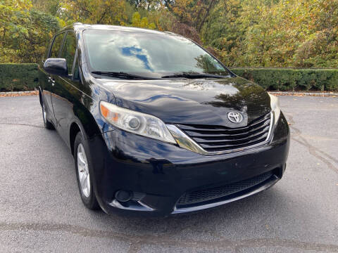 2015 Toyota Sienna LE FWD photo