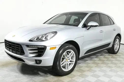 2018 Porsche Macan  AWD photo