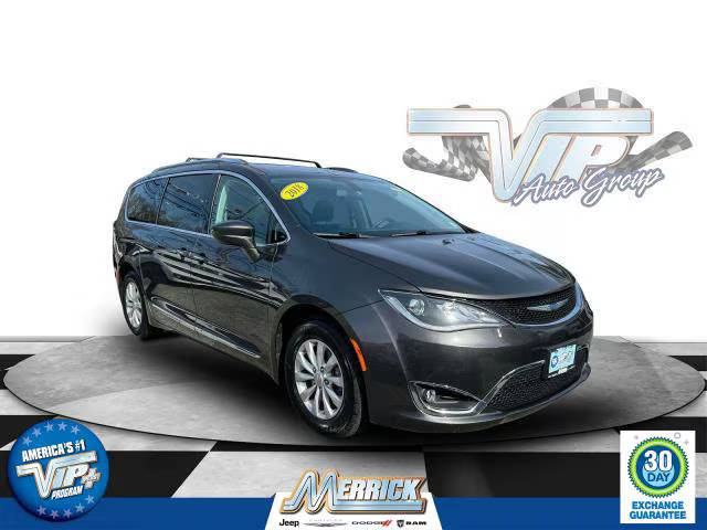 2018 Chrysler Pacifica Minivan Touring L FWD photo