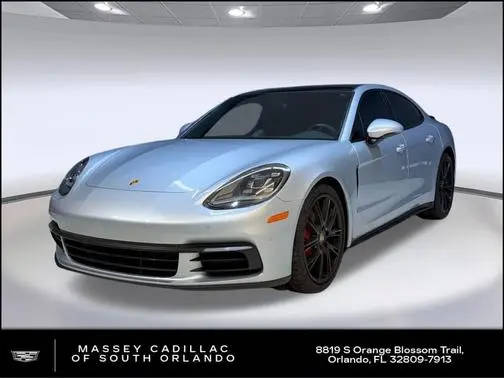 2018 Porsche Panamera RWD photo