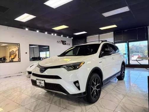 2018 Toyota RAV4 Hybrid SE AWD photo