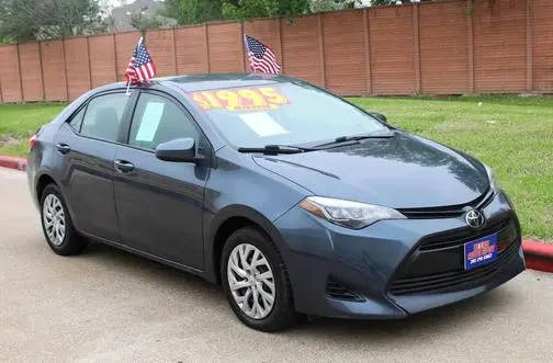 2018 Toyota Corolla LE FWD photo