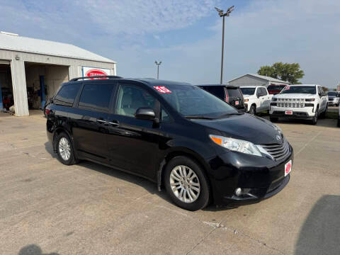 2015 Toyota Sienna XLE FWD photo