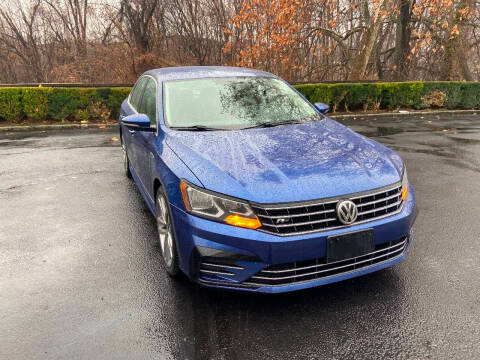 2017 Volkswagen Passat R-Line w/Comfort Pkg FWD photo