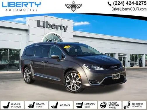 2018 Chrysler Pacifica Minivan Limited FWD photo