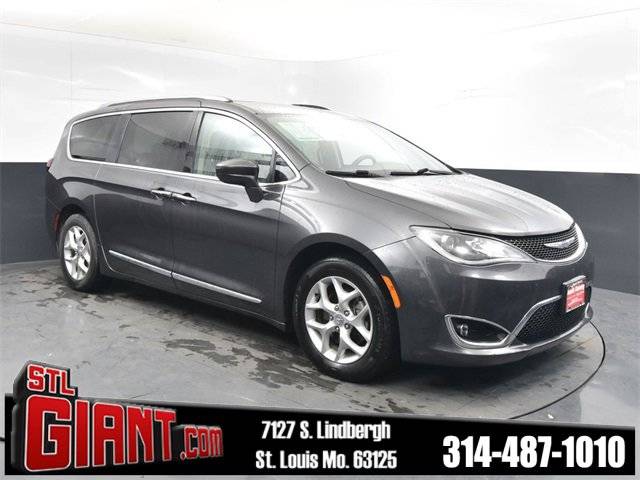 2018 Chrysler Pacifica Minivan Touring L Plus FWD photo