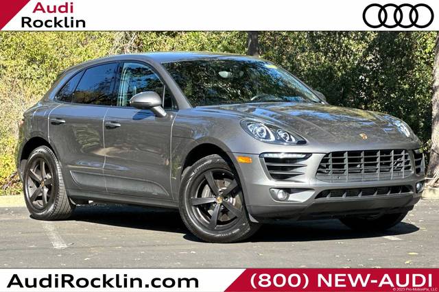 2018 Porsche Macan  AWD photo