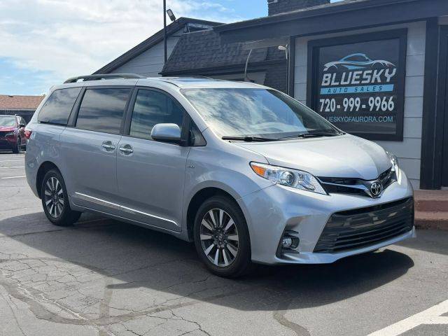 2018 Toyota Sienna XLE AWD photo