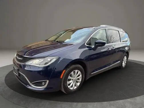 2018 Chrysler Pacifica Minivan Touring L FWD photo