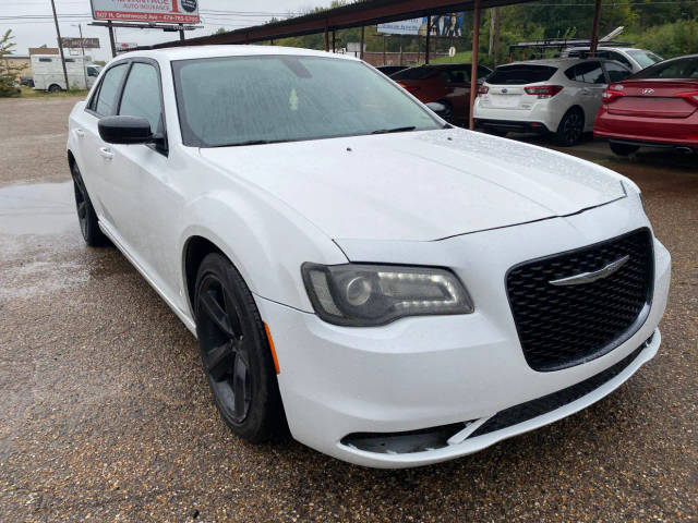 2018 Chrysler 300 Touring RWD photo