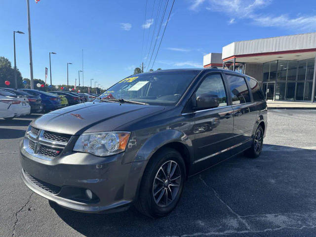 2017 Dodge Grand Caravan SXT FWD photo