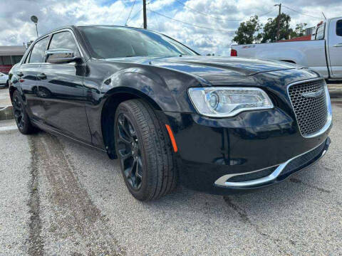 2018 Chrysler 300 Touring RWD photo