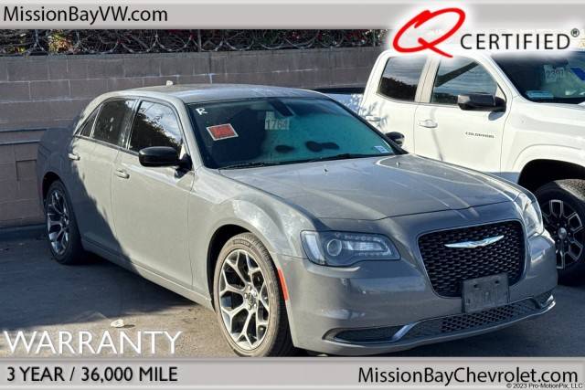 2018 Chrysler 300 Touring RWD photo