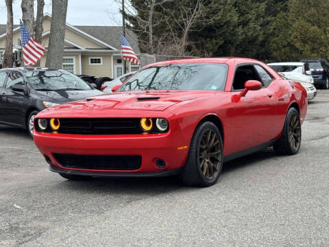 2015 Dodge Challenger SXT RWD photo