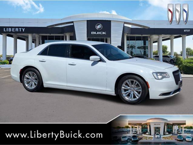 2017 Chrysler 300 Limited RWD photo