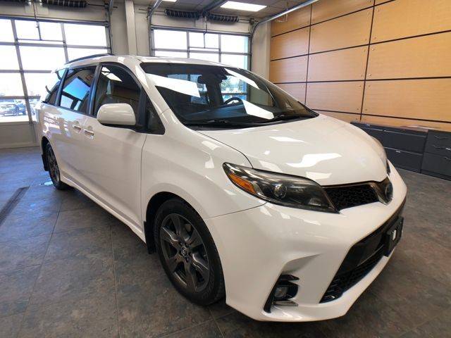 2018 Toyota Sienna SE Premium FWD photo