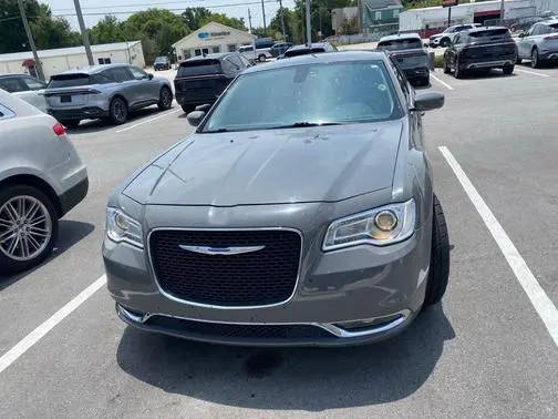 2018 Chrysler 300 Touring L RWD photo