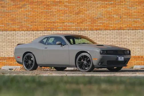 2018 Dodge Challenger SXT RWD photo