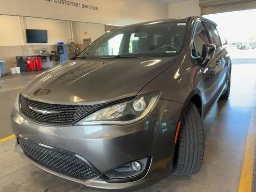 2018 Chrysler Pacifica Minivan Touring Plus FWD photo