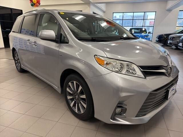 2018 Toyota Sienna XLE AWD photo