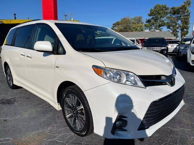 2018 Toyota Sienna XLE AWD photo