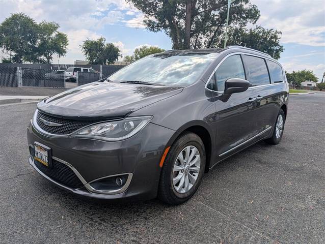 2018 Chrysler Pacifica Minivan Touring L FWD photo