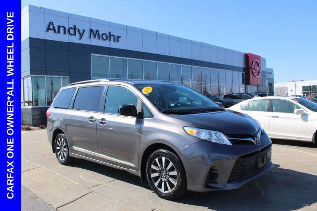 2018 Toyota Sienna LE AWD photo