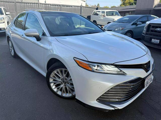 2018 Toyota Camry XLE FWD photo