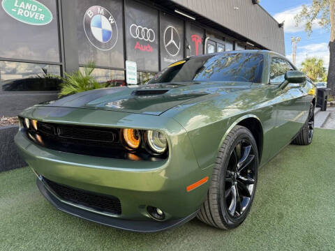 2018 Dodge Challenger SXT Plus RWD photo