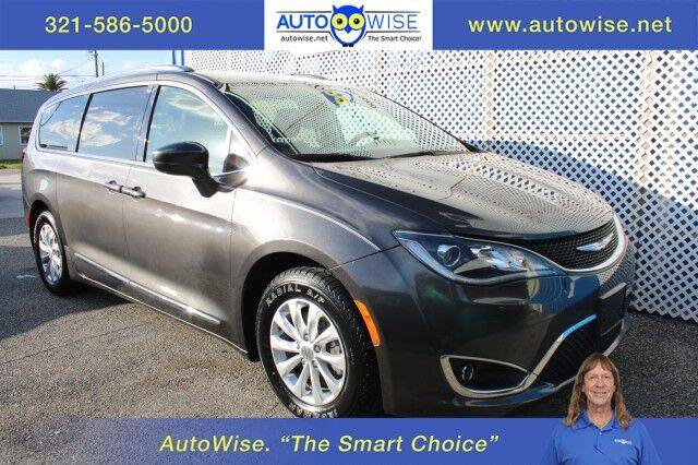 2018 Chrysler Pacifica Minivan Touring L FWD photo