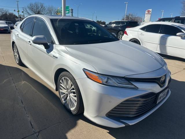 2018 Toyota Camry Hybrid XLE FWD photo