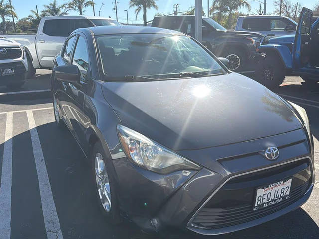 2018 Toyota Yaris FWD photo