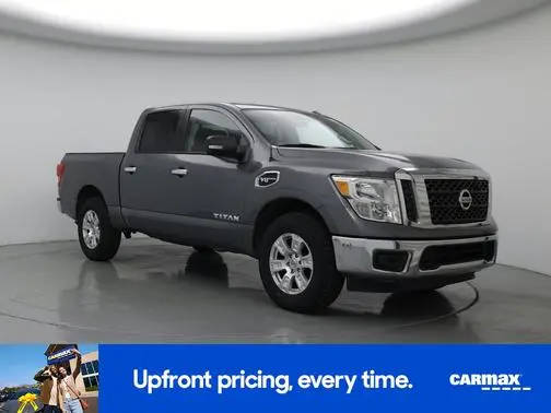 2017 Nissan Titan SV 4WD photo