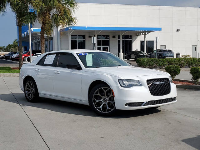 2018 Chrysler 300 Touring RWD photo