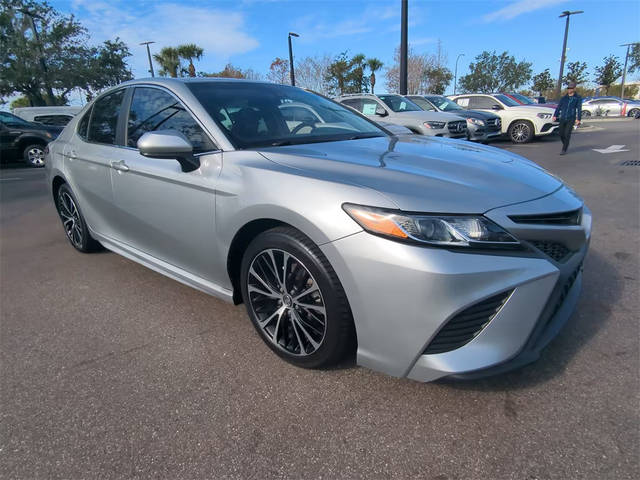 2018 Toyota Camry SE FWD photo