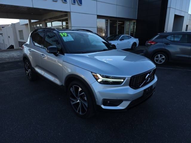 2019 Volvo XC40 R-Design AWD photo