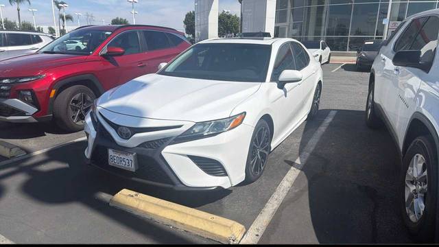 2018 Toyota Camry SE FWD photo