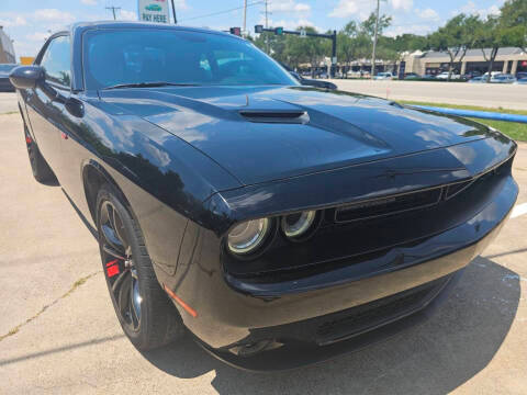 2018 Dodge Challenger SXT RWD photo