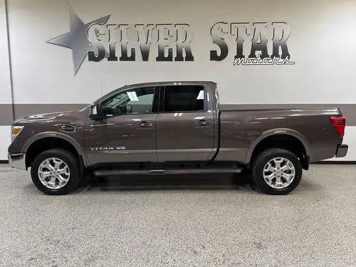 2018 Nissan Titan XD Platinum Reserve 4WD photo