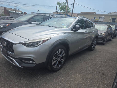 2018 Infiniti QX30 ESSENTIAL AWD photo