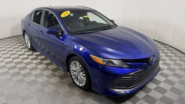 2018 Toyota Camry Hybrid XLE FWD photo