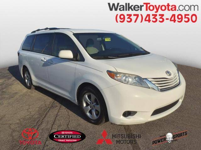 2015 Toyota Sienna LE FWD photo