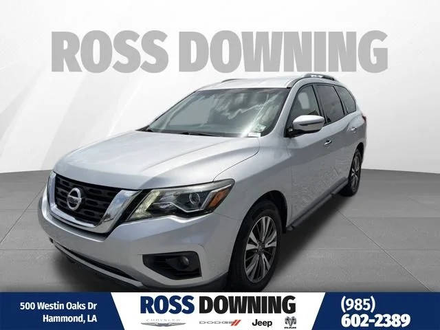2017 Nissan Pathfinder SV FWD photo