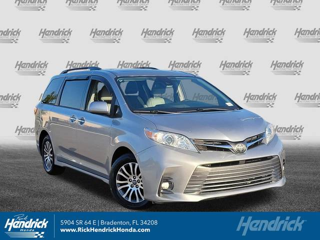 2018 Toyota Sienna XLE FWD photo
