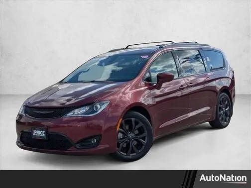 2018 Chrysler Pacifica Minivan Touring Plus FWD photo