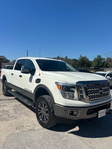 2018 Nissan Titan XD Platinum Reserve 4WD photo