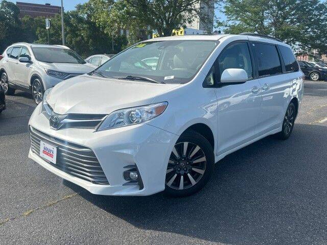 2018 Toyota Sienna XLE Premium AWD photo